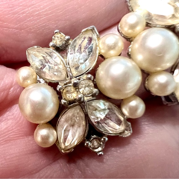 BOGOFF Faux Pearl Clear Rhinestone Silver Tone Clip‎ On Earrings Signed Vintage - Picture 2 of 5